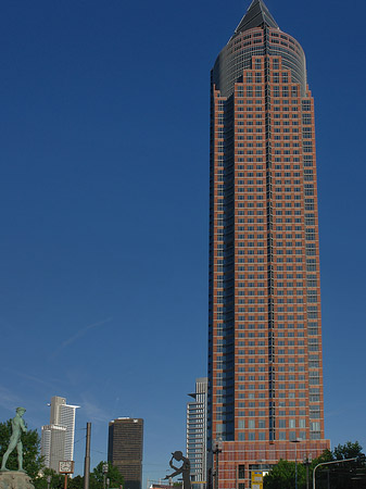 Foto Messeturm mit Ludwig-Erhard-Anlage - Frankfurt am Main