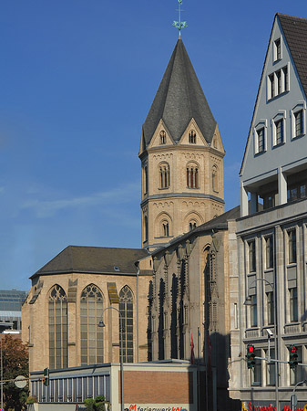 Foto St Andreas mit Häusern