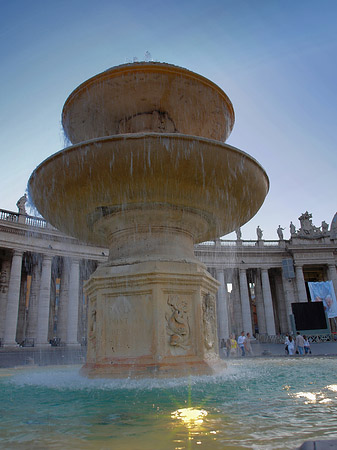 Brunnen auf dem Petersplatz Fotos