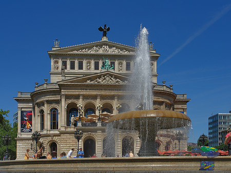Foto Alte Oper mit Brunnen - Frankfurt am Main