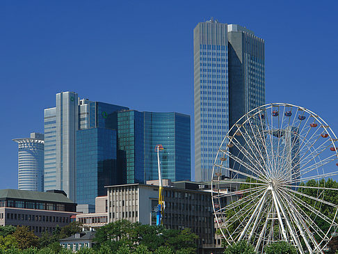 Eurotower und dresdener Bank mit riesenrad Fotos