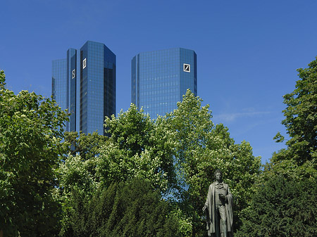 Foto Schiller und Deutsche Bank