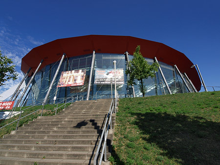 Kölnarena auf der Treppe