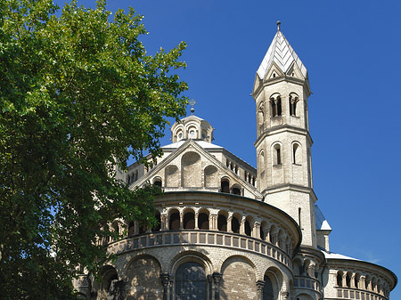 Foto Seitentürme und Westturm der St Aposteln