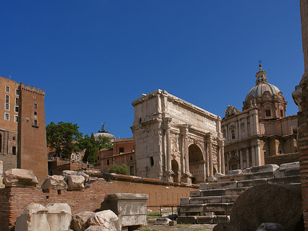 Triumphbogen mit der Santi Luca e Martina