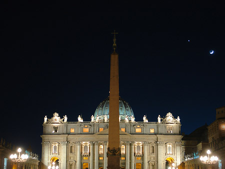 Petersdom mit Halbmond