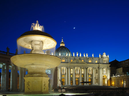 Fotos Brunnen auf dem Petersplatz